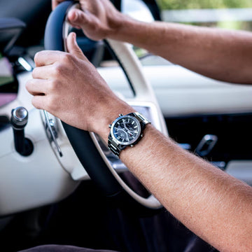 Ρολόι Solar Smart Casio Edifice Sospensione ECB-2000D-1AEF με ασημί ατσάλινο μπρασελέ και μαύρο καντράν διαμέτρου 47,8mm σε στρογγυλό σχημα.